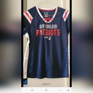 NFL PATRIOTS TEE SHIRT AND FREE LAND YARD